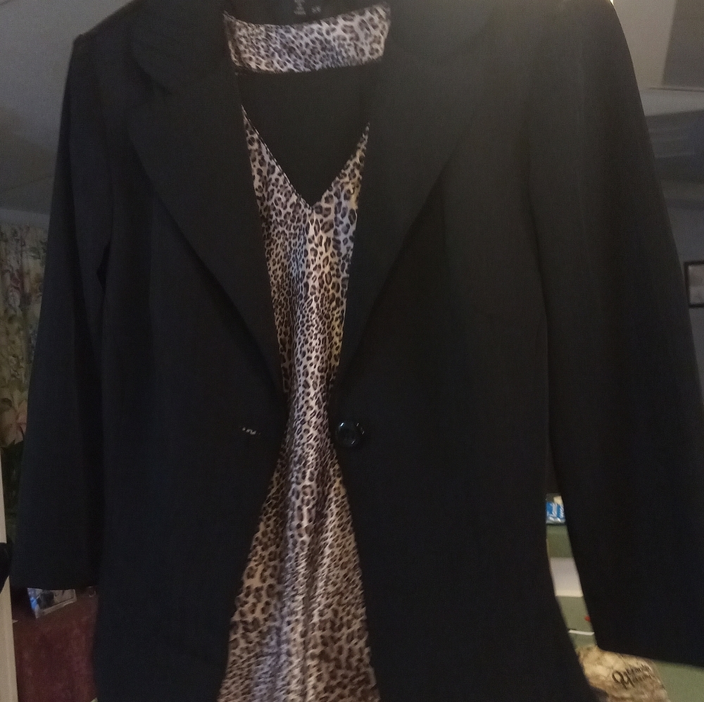 Leisure / Dress  Suit
